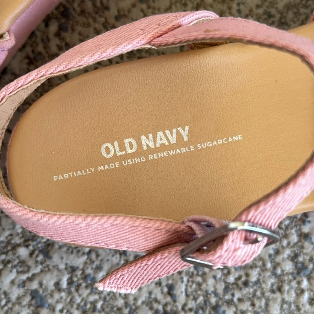 Old Navy girl’s abalone pink strappy platform sandals size 3Y